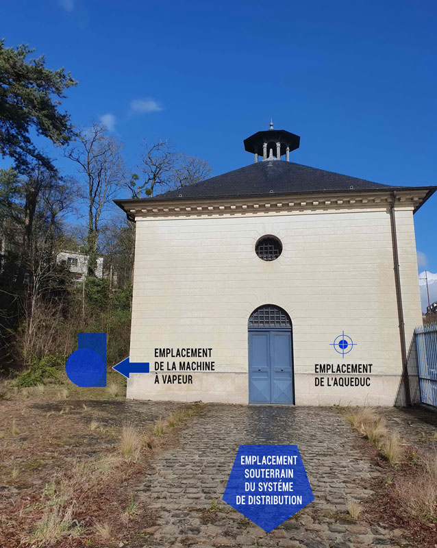 Construction en pierre avec toit qui abrita l’aqueduc historique de Louis XIV
